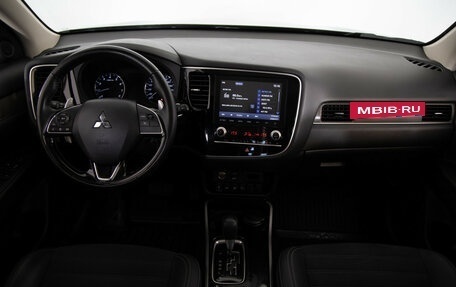 Mitsubishi Outlander III рестайлинг 3, 2021 год, 2 949 000 рублей, 9 фотография