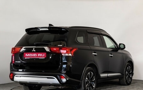 Mitsubishi Outlander III рестайлинг 3, 2021 год, 2 949 000 рублей, 5 фотография