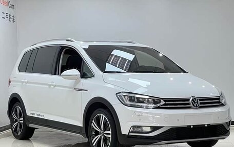Volkswagen Touran III, 2022 год, 2 000 000 рублей, 5 фотография