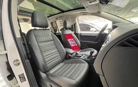 Volkswagen Touran III, 2022 год, 2 000 000 рублей, 10 фотография
