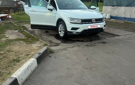 Volkswagen Tiguan II, 2018 год, 2 400 000 рублей, 3 фотография