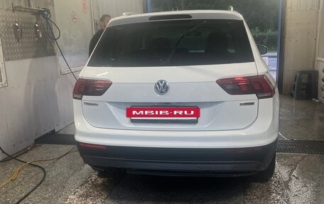 Volkswagen Tiguan II, 2018 год, 2 400 000 рублей, 5 фотография