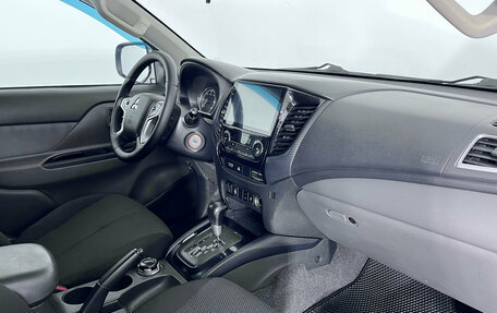Mitsubishi L200 IV рестайлинг, 2017 год, 2 050 000 рублей, 10 фотография