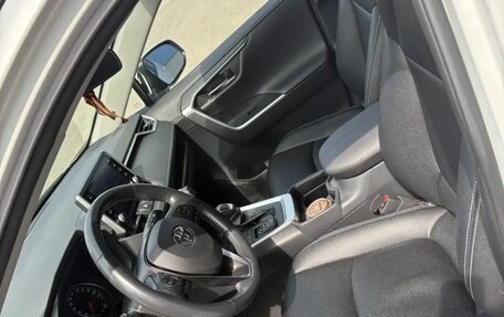 Toyota RAV4, 2020 год, 3 100 000 рублей, 2 фотография