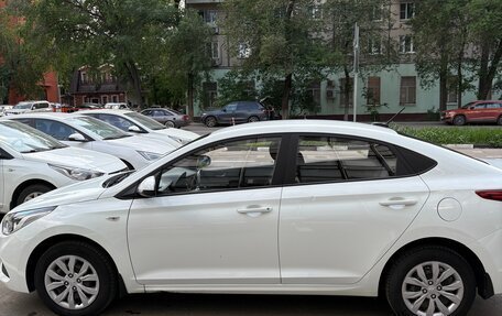Hyundai Solaris II рестайлинг, 2018 год, 1 000 000 рублей, 4 фотография