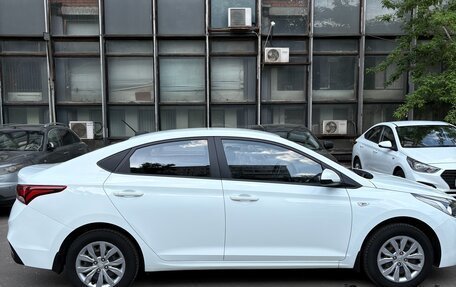 Hyundai Solaris II рестайлинг, 2018 год, 1 000 000 рублей, 3 фотография