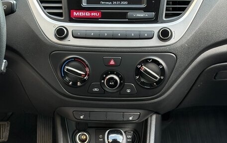 Hyundai Solaris II рестайлинг, 2018 год, 1 000 000 рублей, 13 фотография