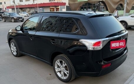 Mitsubishi Outlander III рестайлинг 3, 2013 год, 1 100 000 рублей, 5 фотография