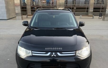 Mitsubishi Outlander III рестайлинг 3, 2013 год, 1 100 000 рублей, 2 фотография