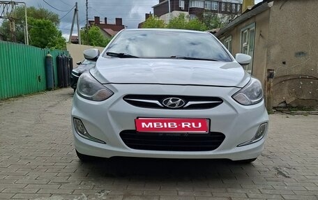 Hyundai Solaris II рестайлинг, 2013 год, 910 000 рублей, 1 фотография
