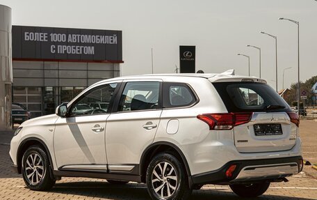 Mitsubishi Outlander III рестайлинг 3, 2021 год, 1 715 000 рублей, 3 фотография