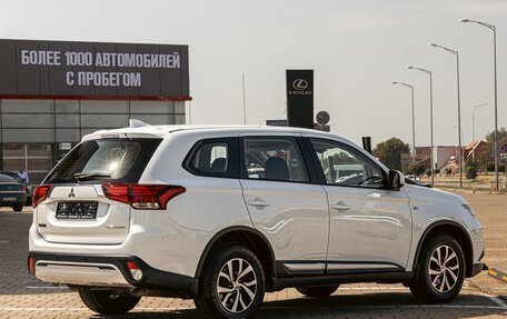 Mitsubishi Outlander III рестайлинг 3, 2021 год, 1 715 000 рублей, 5 фотография