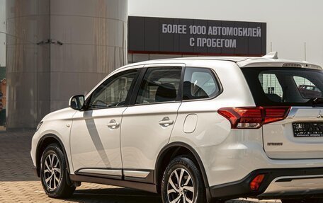 Mitsubishi Outlander III рестайлинг 3, 2021 год, 1 715 000 рублей, 8 фотография