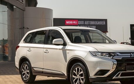 Mitsubishi Outlander III рестайлинг 3, 2021 год, 1 715 000 рублей, 6 фотография