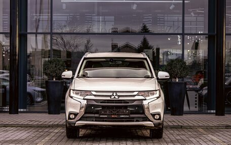 Mitsubishi Outlander III рестайлинг 3, 2018 год, 1 645 000 рублей, 2 фотография