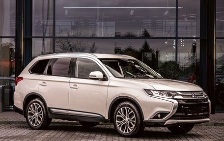 Mitsubishi Outlander III рестайлинг 3, 2018 год, 1 645 000 рублей, 3 фотография