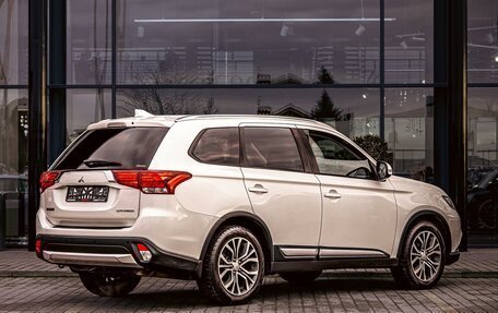 Mitsubishi Outlander III рестайлинг 3, 2018 год, 1 645 000 рублей, 6 фотография