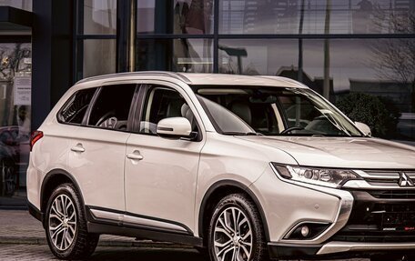 Mitsubishi Outlander III рестайлинг 3, 2018 год, 1 645 000 рублей, 7 фотография