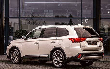 Mitsubishi Outlander III рестайлинг 3, 2018 год, 1 645 000 рублей, 4 фотография