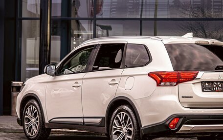 Mitsubishi Outlander III рестайлинг 3, 2018 год, 1 645 000 рублей, 9 фотография
