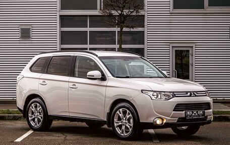 Mitsubishi Outlander III рестайлинг 3, 2014 год, 1 295 000 рублей, 3 фотография