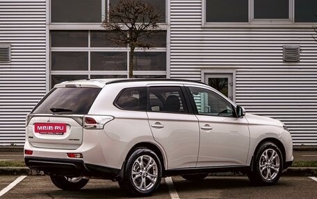 Mitsubishi Outlander III рестайлинг 3, 2014 год, 1 295 000 рублей, 6 фотография