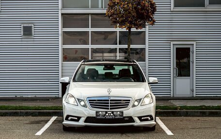 Mercedes-Benz E-Класс, 2011 год, 1 435 000 рублей, 2 фотография