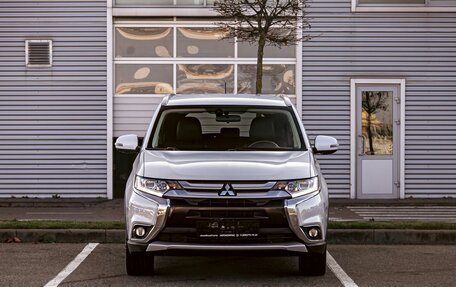 Mitsubishi Outlander III рестайлинг 3, 2018 год, 1 585 000 рублей, 2 фотография