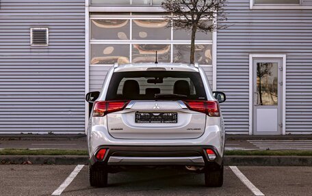 Mitsubishi Outlander III рестайлинг 3, 2018 год, 1 585 000 рублей, 5 фотография