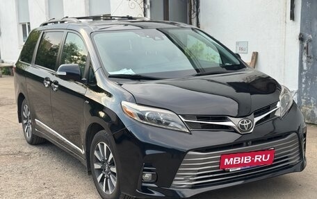 Toyota Sienna III, 2018 год, 4 100 000 рублей, 2 фотография
