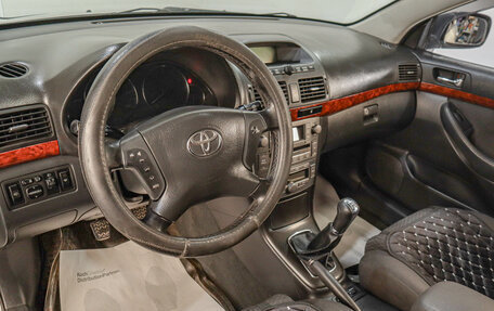 Toyota Avensis III рестайлинг, 2004 год, 749 000 рублей, 8 фотография