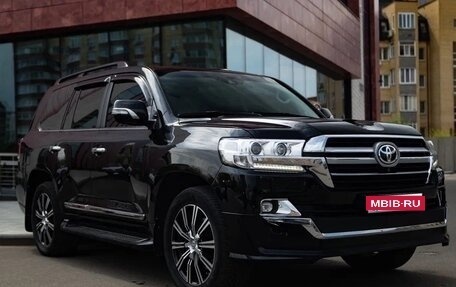 Toyota Land Cruiser 200, 2016 год, 5 800 000 рублей, 3 фотография
