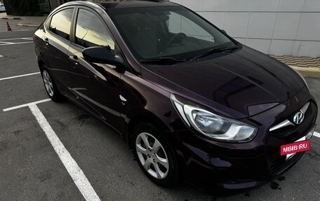 Hyundai Solaris II рестайлинг, 2011 год, 900 000 рублей, 2 фотография