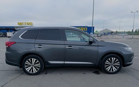 Mitsubishi Outlander III рестайлинг 3, 2019 год, 2 970 000 рублей, 6 фотография