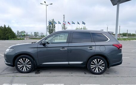Mitsubishi Outlander III рестайлинг 3, 2019 год, 2 970 000 рублей, 3 фотография