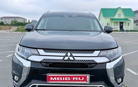 Mitsubishi Outlander III рестайлинг 3, 2019 год, 2 970 000 рублей, 9 фотография