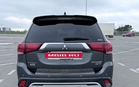 Mitsubishi Outlander III рестайлинг 3, 2019 год, 2 970 000 рублей, 4 фотография