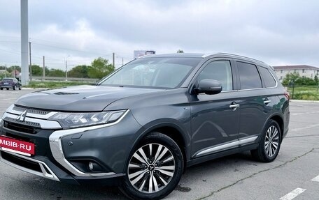 Mitsubishi Outlander III рестайлинг 3, 2019 год, 2 970 000 рублей, 2 фотография