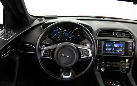 Jaguar F-Pace, 2017 год, 1 999 000 рублей, 11 фотография