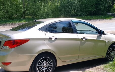 Hyundai Solaris II рестайлинг, 2011 год, 750 000 рублей, 4 фотография