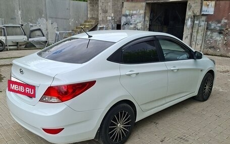 Hyundai Solaris II рестайлинг, 2013 год, 910 000 рублей, 3 фотография