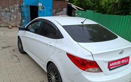 Hyundai Solaris II рестайлинг, 2013 год, 910 000 рублей, 2 фотография