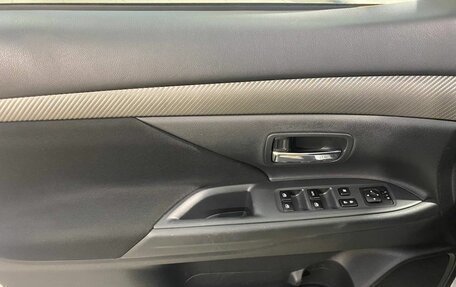 Mitsubishi Outlander III рестайлинг 3, 2017 год, 1 999 800 рублей, 7 фотография