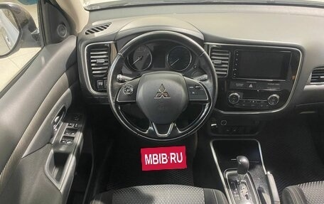 Mitsubishi Outlander III рестайлинг 3, 2017 год, 1 999 800 рублей, 11 фотография