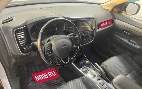 Mitsubishi Outlander III рестайлинг 3, 2017 год, 1 999 800 рублей, 8 фотография