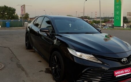 Toyota Camry, 2021 год, 3 650 000 рублей, 2 фотография