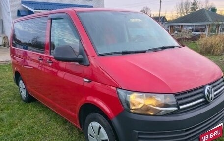 Volkswagen Multivan T6 рестайлинг, 2017 год, 2 580 000 рублей, 1 фотография