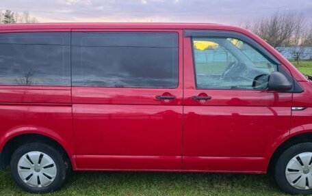 Volkswagen Multivan T6 рестайлинг, 2017 год, 2 580 000 рублей, 4 фотография