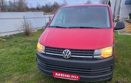 Volkswagen Multivan T6 рестайлинг, 2017 год, 2 580 000 рублей, 3 фотография