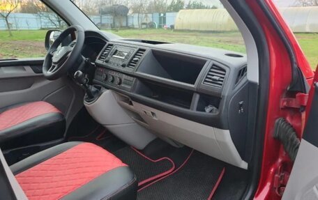 Volkswagen Multivan T6 рестайлинг, 2017 год, 2 580 000 рублей, 8 фотография
